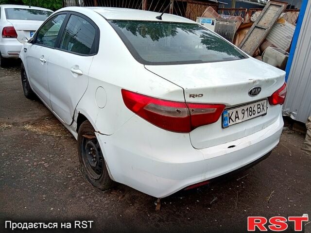Білий Кіа Ріо, об'ємом двигуна 1.4 л та пробігом 289 тис. км за 3400 $, фото 2 на Automoto.ua