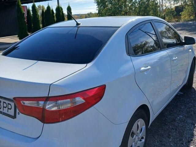 Белый Киа Рио, объемом двигателя 1.4 л и пробегом 277 тыс. км за 6020 $, фото 4 на Automoto.ua