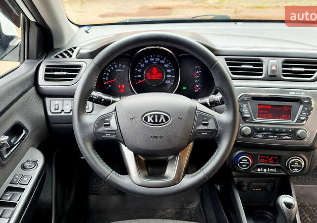 Белый Киа Рио, объемом двигателя 1.59 л и пробегом 159 тыс. км за 8800 $, фото 12 на Automoto.ua
