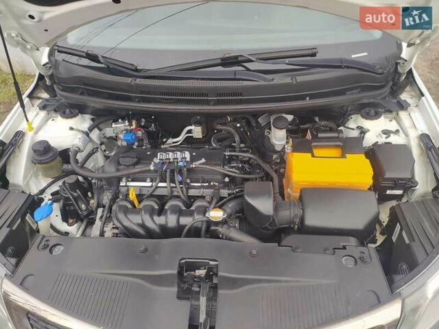 Білий Кіа Ріо, об'ємом двигуна 1.4 л та пробігом 157 тис. км за 6700 $, фото 5 на Automoto.ua