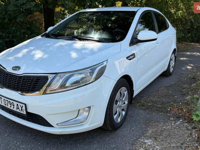 Белый Киа Рио, объемом двигателя 1.4 л и пробегом 129 тыс. км за 7500 $, фото 5 на Automoto.ua