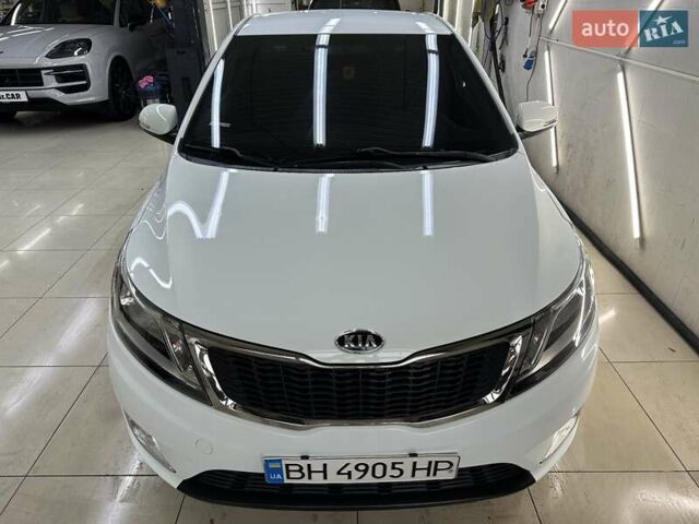 Белый Киа Рио, объемом двигателя 1.59 л и пробегом 112 тыс. км за 8700 $, фото 1 на Automoto.ua
