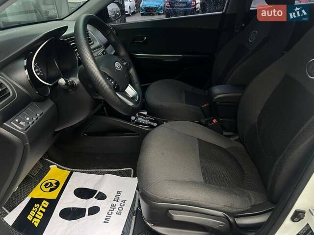 Белый Киа Рио, объемом двигателя 1.59 л и пробегом 150 тыс. км за 7100 $, фото 17 на Automoto.ua