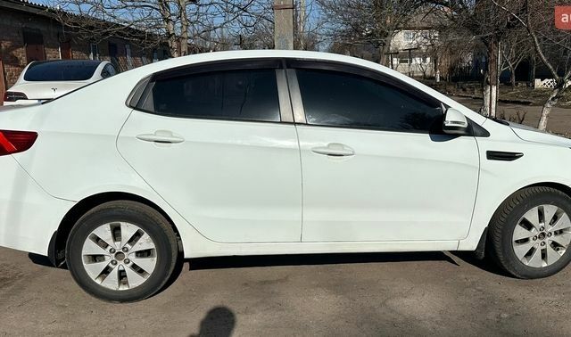Білий Кіа Ріо, об'ємом двигуна 1.59 л та пробігом 221 тис. км за 6000 $, фото 3 на Automoto.ua