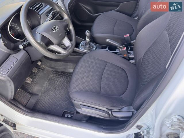 Белый Киа Рио, объемом двигателя 1.4 л и пробегом 81 тыс. км за 7499 $, фото 13 на Automoto.ua