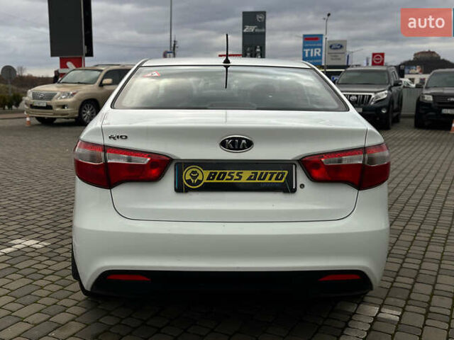 Белый Киа Рио, объемом двигателя 1.4 л и пробегом 200 тыс. км за 6900 $, фото 5 на Automoto.ua