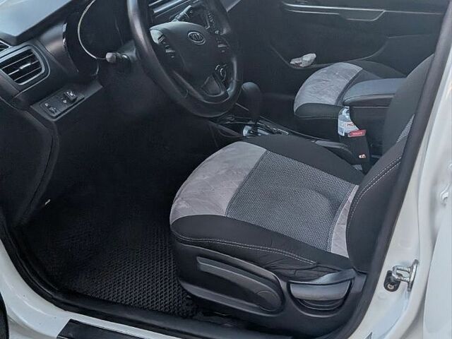 Белый Киа Рио, объемом двигателя 1.6 л и пробегом 160 тыс. км за 8000 $, фото 7 на Automoto.ua