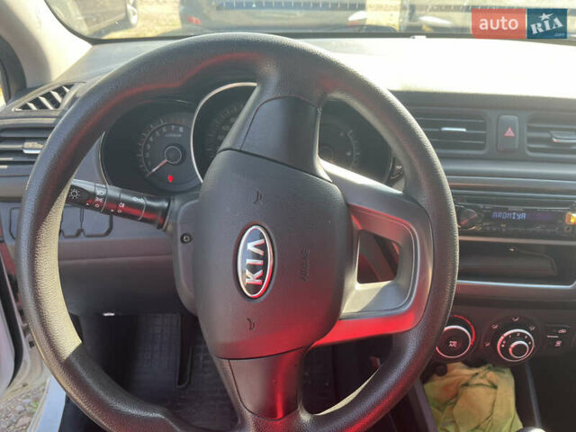 Белый Киа Рио, объемом двигателя 1.4 л и пробегом 41 тыс. км за 8700 $, фото 10 на Automoto.ua