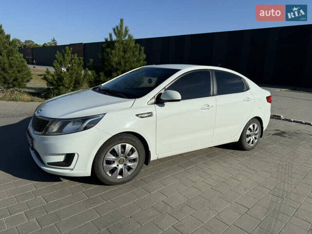 Белый Киа Рио, объемом двигателя 1.4 л и пробегом 118 тыс. км за 7500 $, фото 7 на Automoto.ua