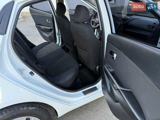 Белый Киа Рио, объемом двигателя 1.59 л и пробегом 114 тыс. км за 8900 $, фото 15 на Automoto.ua