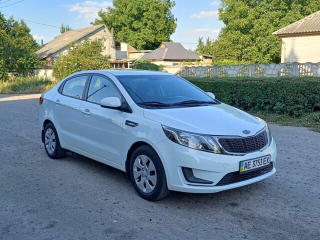 Белый Киа Рио, объемом двигателя 1.4 л и пробегом 52 тыс. км за 89000 $, фото 1 на Automoto.ua