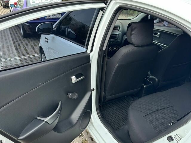 Білий Кіа Ріо, об'ємом двигуна 1.4 л та пробігом 118 тис. км за 6899 $, фото 5 на Automoto.ua
