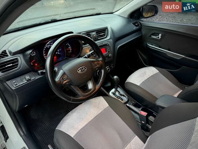 Белый Киа Рио, объемом двигателя 1.6 л и пробегом 160 тыс. км за 8250 $, фото 15 на Automoto.ua