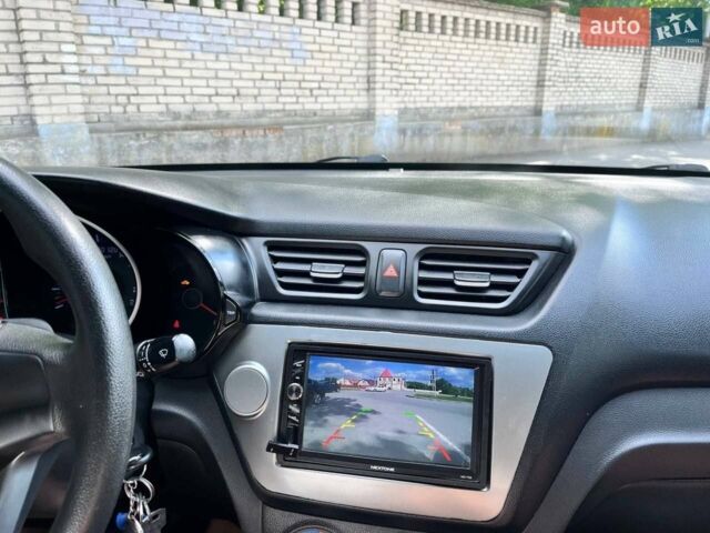 Белый Киа Рио, объемом двигателя 1.4 л и пробегом 220 тыс. км за 6900 $, фото 9 на Automoto.ua