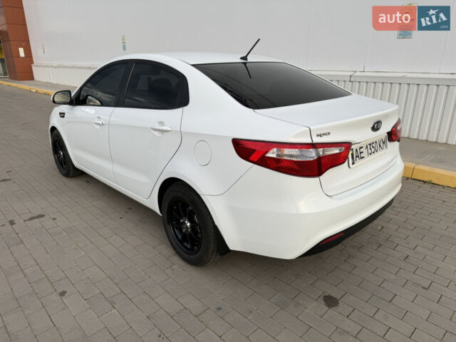 Білий Кіа Ріо, об'ємом двигуна 1.4 л та пробігом 96 тис. км за 8555 $, фото 19 на Automoto.ua