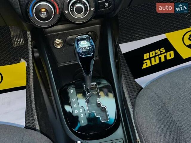 Белый Киа Рио, объемом двигателя 1.59 л и пробегом 150 тыс. км за 7100 $, фото 14 на Automoto.ua