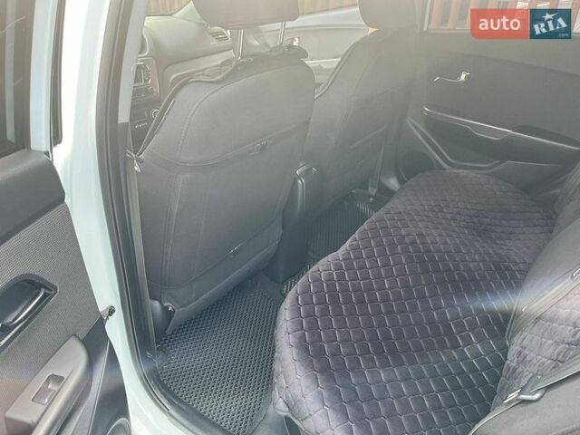 Белый Киа Рио, объемом двигателя 1.6 л и пробегом 174 тыс. км за 7700 $, фото 10 на Automoto.ua