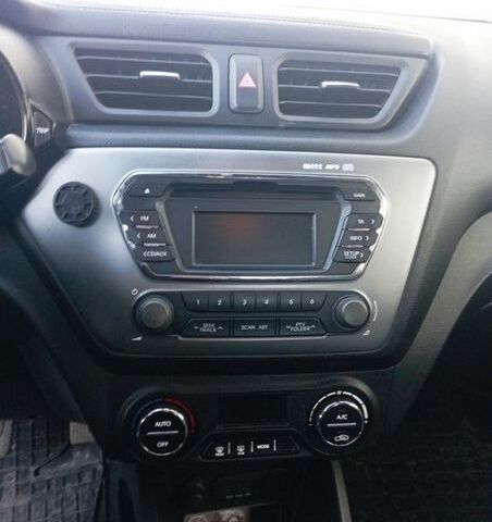 Білий Кіа Ріо, об'ємом двигуна 1.6 л та пробігом 150 тис. км за 7000 $, фото 28 на Automoto.ua