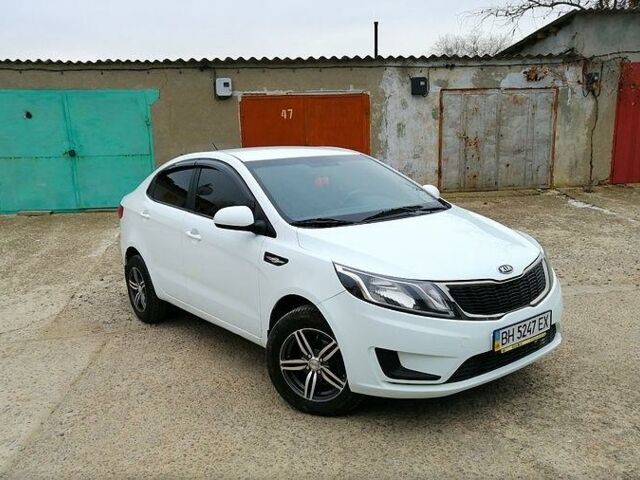 Белый Киа Рио, объемом двигателя 1.6 л и пробегом 135 тыс. км за 3000 $, фото 7 на Automoto.ua