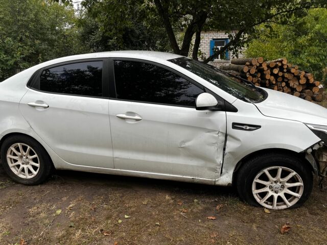 Білий Кіа Ріо, об'ємом двигуна 1.4 л та пробігом 180 тис. км за 3000 $, фото 2 на Automoto.ua