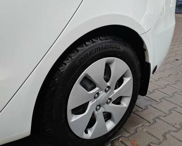 Белый Киа Рио, объемом двигателя 1.4 л и пробегом 91 тыс. км за 8400 $, фото 15 на Automoto.ua