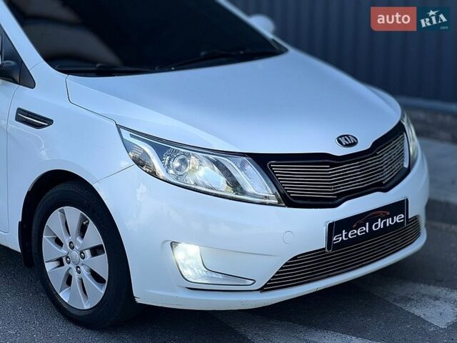Білий Кіа Ріо, об'ємом двигуна 1.6 л та пробігом 135 тис. км за 8999 $, фото 3 на Automoto.ua