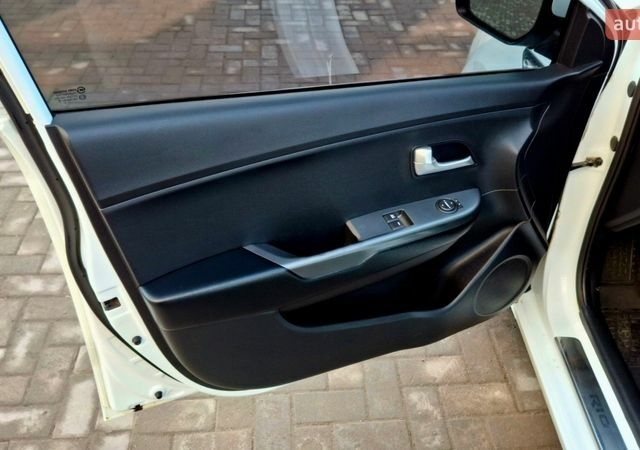Белый Киа Рио, объемом двигателя 1.4 л и пробегом 87 тыс. км за 8750 $, фото 32 на Automoto.ua