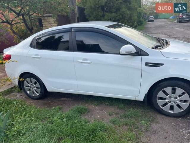 Белый Киа Рио, объемом двигателя 1.59 л и пробегом 105 тыс. км за 7900 $, фото 4 на Automoto.ua