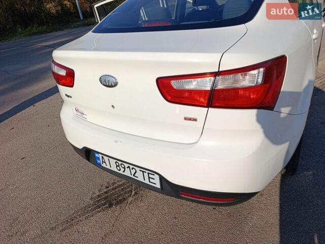 Белый Киа Рио, объемом двигателя 1.6 л и пробегом 160 тыс. км за 8000 $, фото 7 на Automoto.ua