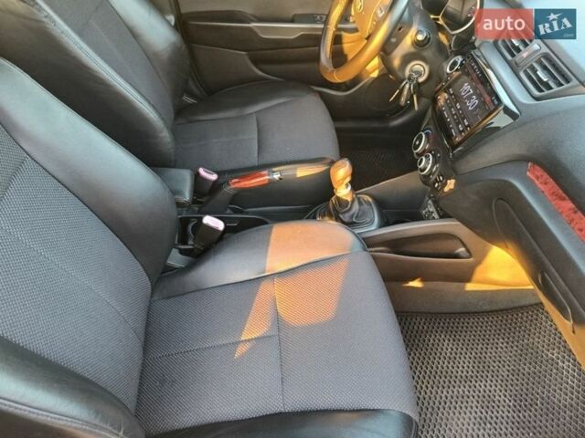 Белый Киа Рио, объемом двигателя 1.4 л и пробегом 160 тыс. км за 8500 $, фото 10 на Automoto.ua