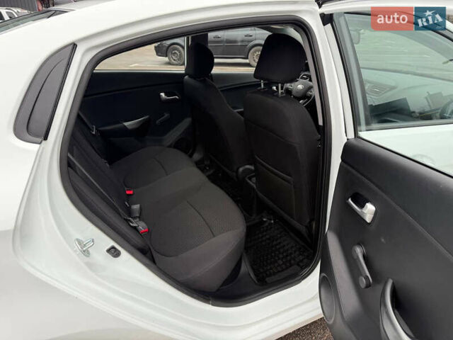 Белый Киа Рио, объемом двигателя 1.4 л и пробегом 23 тыс. км за 9900 $, фото 27 на Automoto.ua