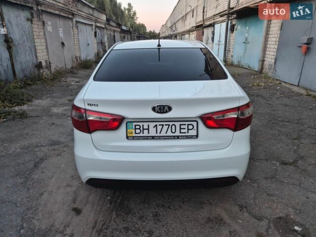 Белый Киа Рио, объемом двигателя 1.6 л и пробегом 156 тыс. км за 8700 $, фото 5 на Automoto.ua