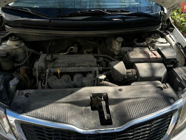 Белый Киа Рио, объемом двигателя 1.4 л и пробегом 176 тыс. км за 7200 $, фото 15 на Automoto.ua