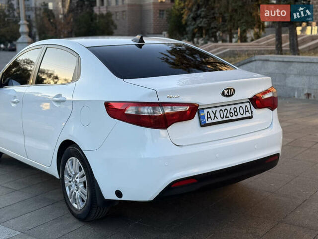 Белый Киа Рио, объемом двигателя 1.4 л и пробегом 185 тыс. км за 6700 $, фото 7 на Automoto.ua