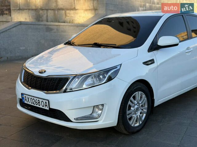 Белый Киа Рио, объемом двигателя 1.4 л и пробегом 185 тыс. км за 6700 $, фото 4 на Automoto.ua
