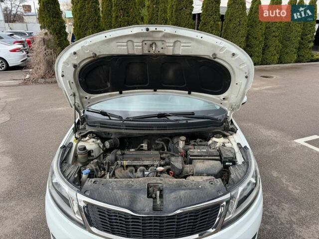 Білий Кіа Ріо, об'ємом двигуна 1.4 л та пробігом 139 тис. км за 8200 $, фото 54 на Automoto.ua