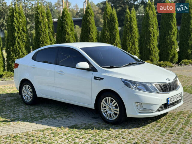Білий Кіа Ріо, об'ємом двигуна 1.4 л та пробігом 185 тис. км за 6999 $, фото 5 на Automoto.ua