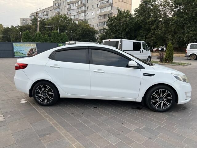 Белый Киа Рио, объемом двигателя 1.6 л и пробегом 243 тыс. км за 5735 $, фото 3 на Automoto.ua