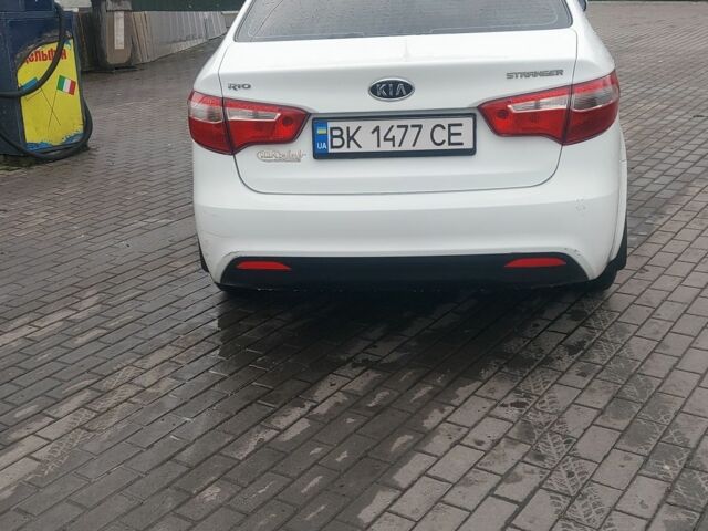 Белый Киа Рио, объемом двигателя 1.4 л и пробегом 125 тыс. км за 7500 $, фото 5 на Automoto.ua