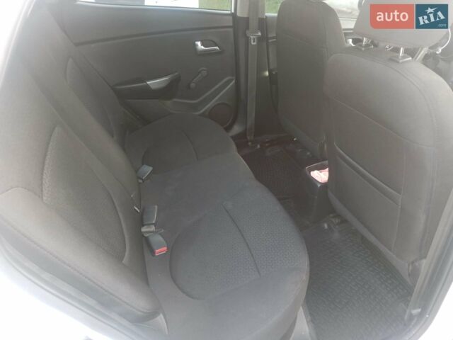 Белый Киа Рио, объемом двигателя 1.4 л и пробегом 156 тыс. км за 6300 $, фото 4 на Automoto.ua