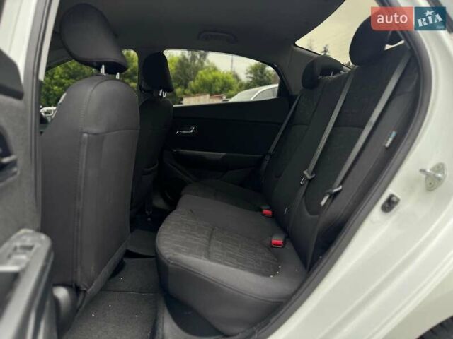 Белый Киа Рио, объемом двигателя 1.6 л и пробегом 105 тыс. км за 7790 $, фото 33 на Automoto.ua