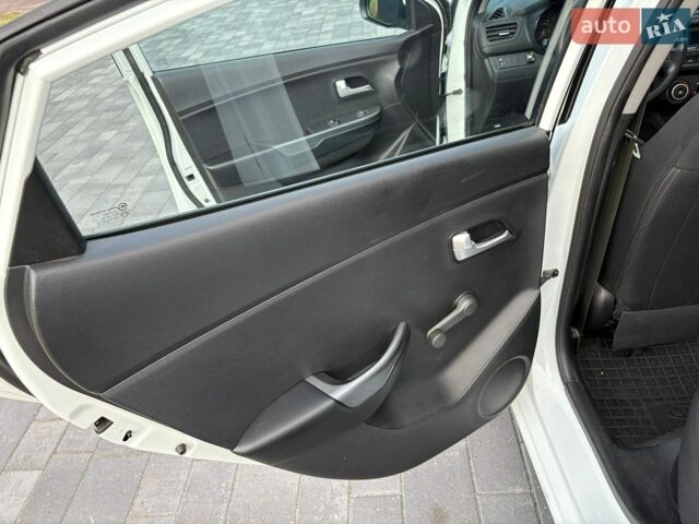 Белый Киа Рио, объемом двигателя 1.4 л и пробегом 157 тыс. км за 6800 $, фото 15 на Automoto.ua