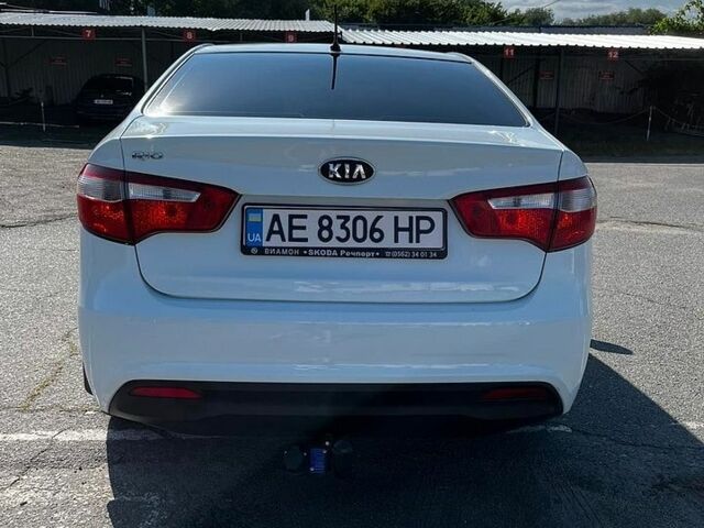 Белый Киа Рио, объемом двигателя 1.6 л и пробегом 267 тыс. км за 7000 $, фото 3 на Automoto.ua