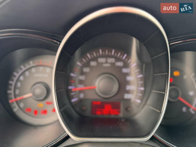 Білий Кіа Ріо, об'ємом двигуна 1.4 л та пробігом 169 тис. км за 5999 $, фото 10 на Automoto.ua