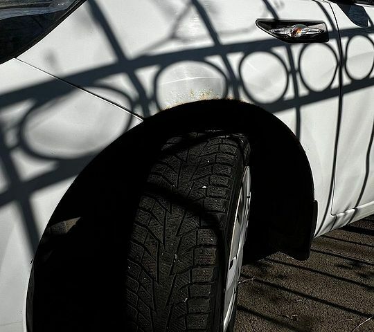 Белый Киа Рио, объемом двигателя 1.4 л и пробегом 176 тыс. км за 7200 $, фото 1 на Automoto.ua
