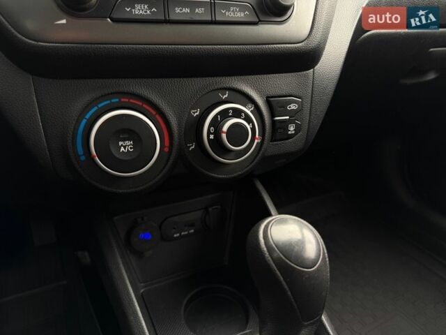 Білий Кіа Ріо, об'ємом двигуна 1.4 л та пробігом 139 тис. км за 8200 $, фото 47 на Automoto.ua