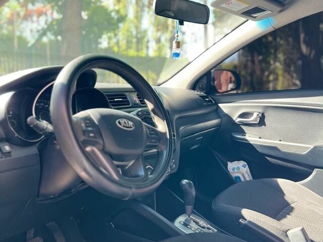 Белый Киа Рио, объемом двигателя 1.4 л и пробегом 218 тыс. км за 7600 $, фото 14 на Automoto.ua