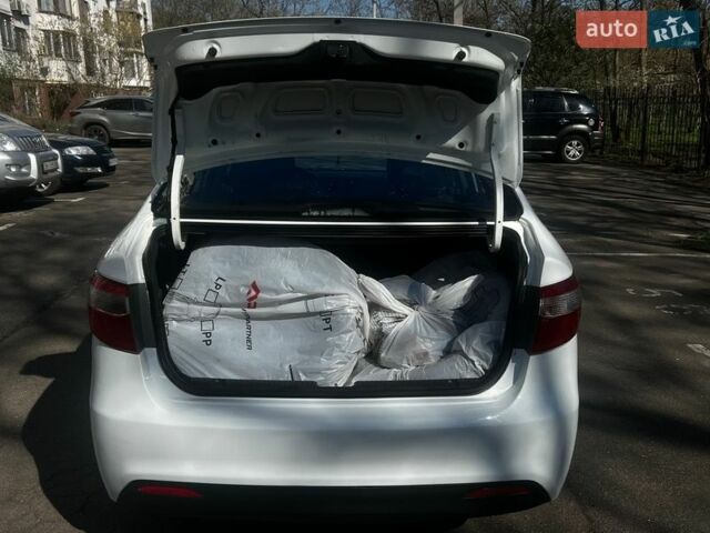 Белый Киа Рио, объемом двигателя 1.4 л и пробегом 176 тыс. км за 7500 $, фото 10 на Automoto.ua