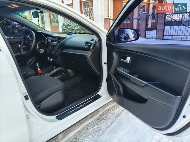 Белый Киа Рио, объемом двигателя 1.4 л и пробегом 144 тыс. км за 7700 $, фото 19 на Automoto.ua