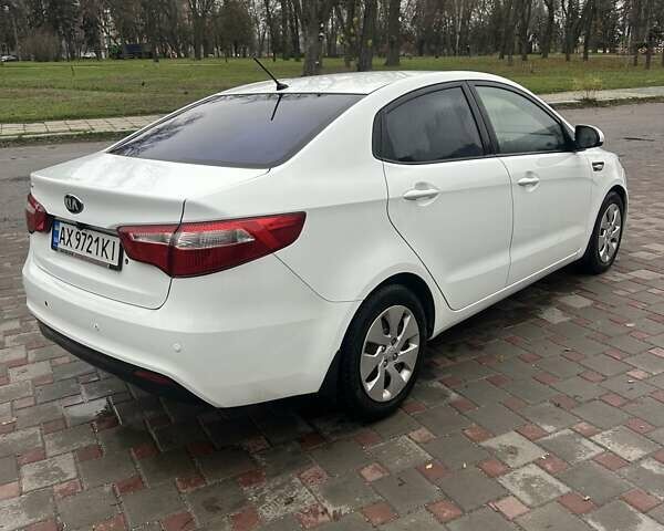 Білий Кіа Ріо, об'ємом двигуна 1.4 л та пробігом 121 тис. км за 8700 $, фото 2 на Automoto.ua